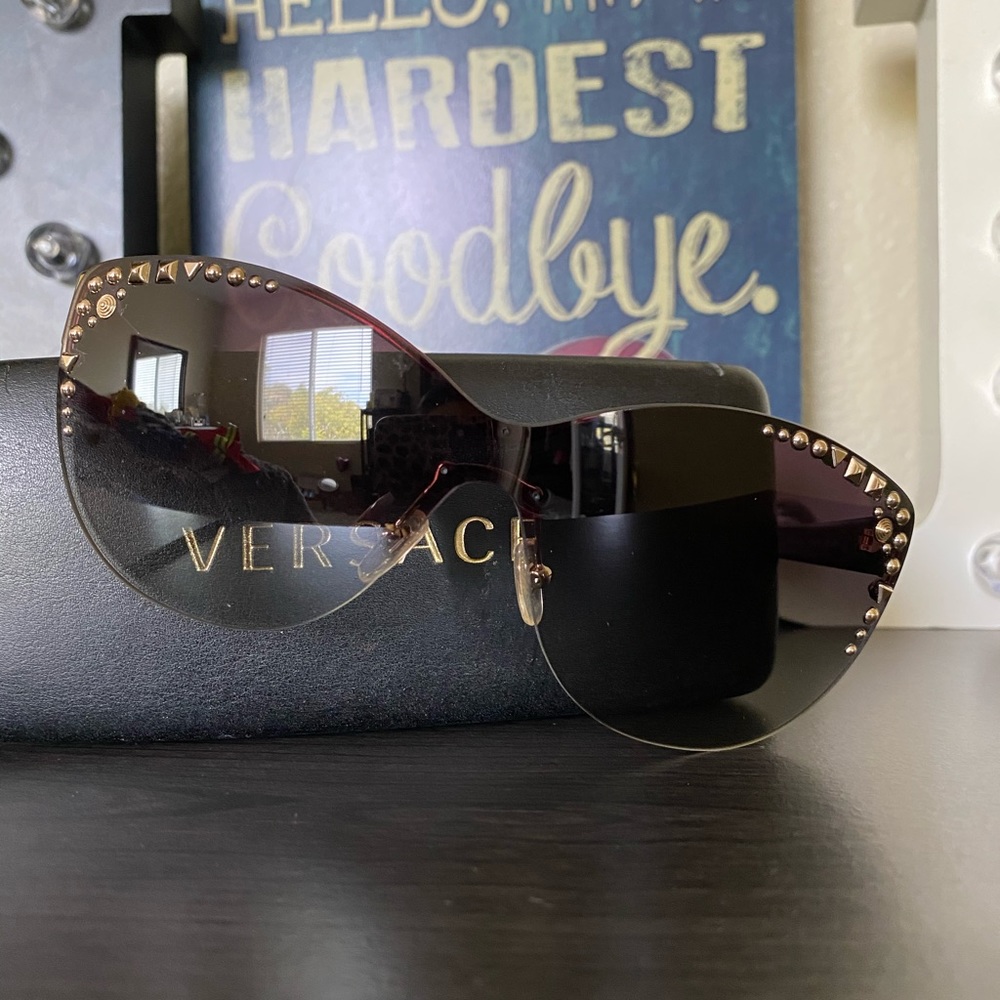 Versace women’s sunglasses never worn